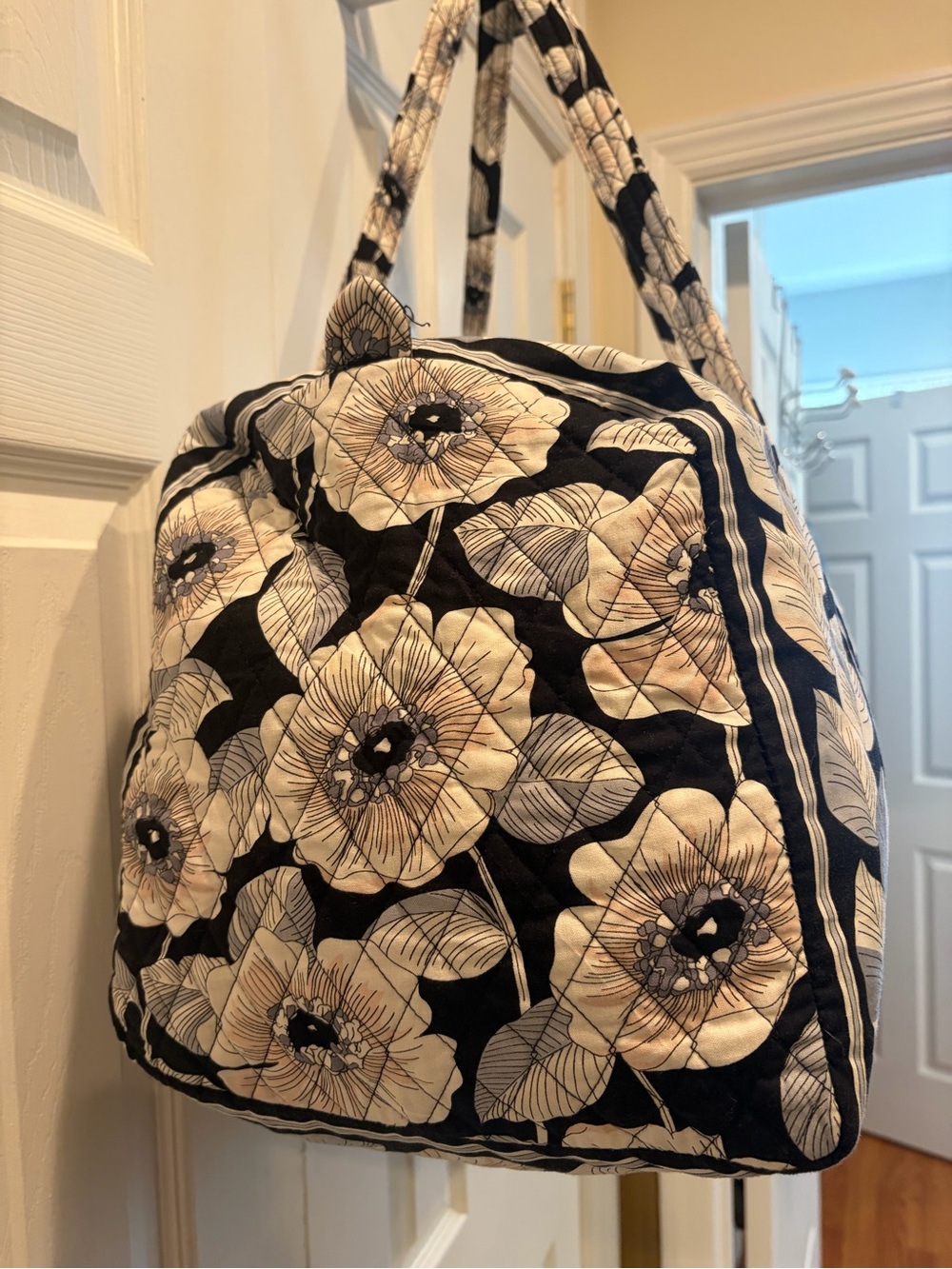 Vera Bradley CAMELIA Large Duffle Travel Bag 21" x 13" x 11" - Picture 6 of 8